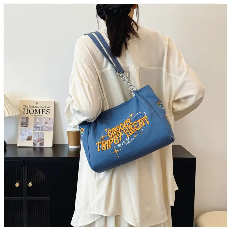 Black Graphic Canvas Shoulder Bag for Women 2024 — feature 20