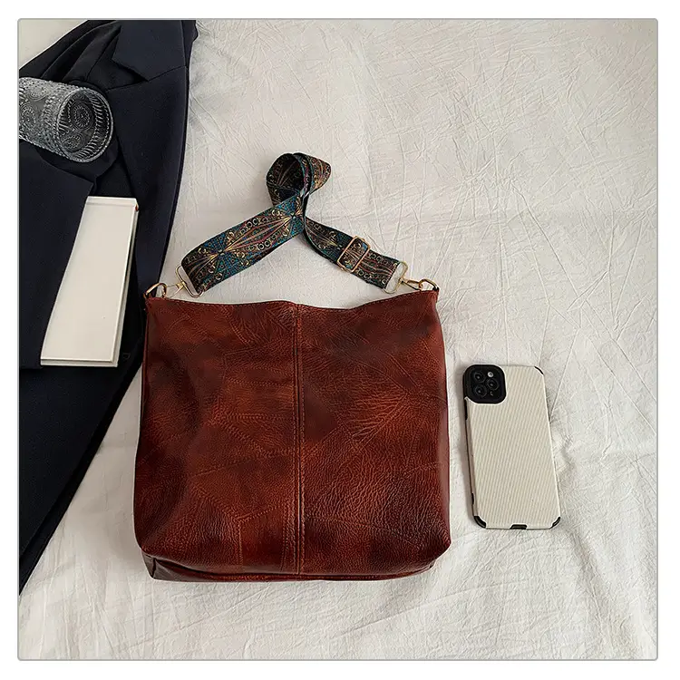 Retro Brown Leather Shoulder Bag with Wide Strap — feature 12