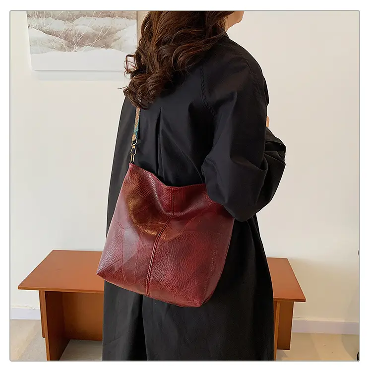 Retro Brown Leather Shoulder Bag with Wide Strap — feature 17