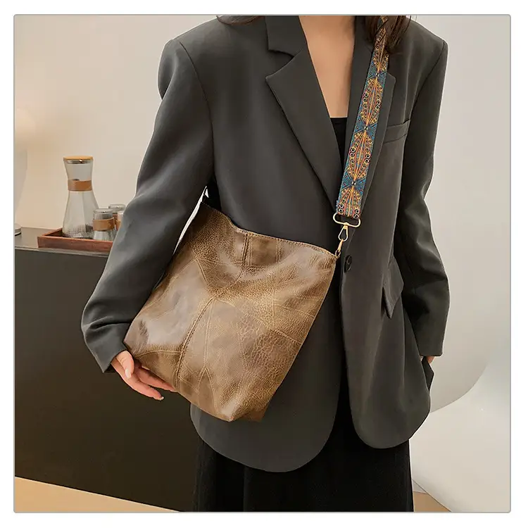 Retro Brown Leather Shoulder Bag with Wide Strap — feature 22