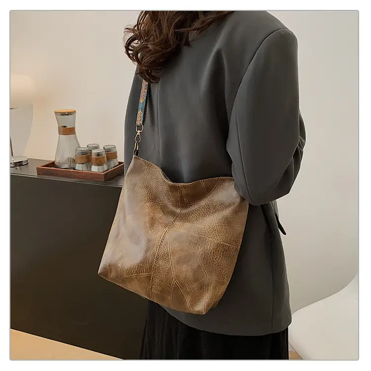 Retro Brown Leather Shoulder Bag with Wide Strap — feature 23