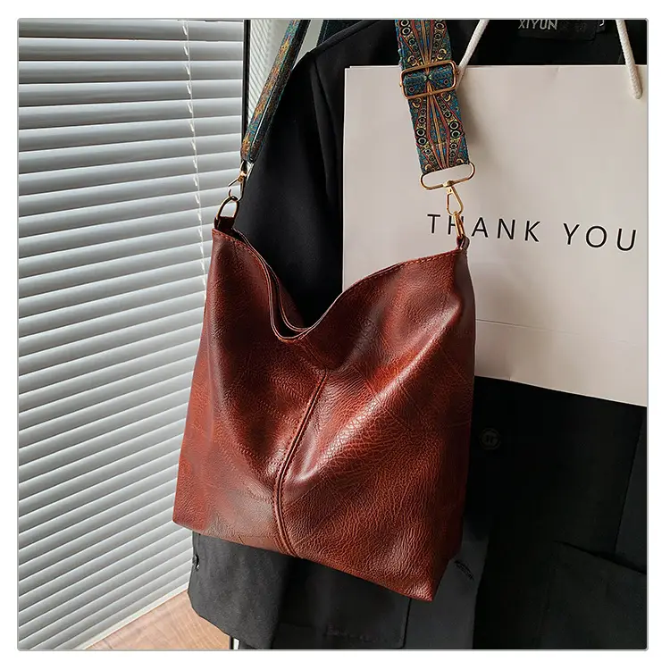 Retro Brown Leather Shoulder Bag with Wide Strap — feature 37