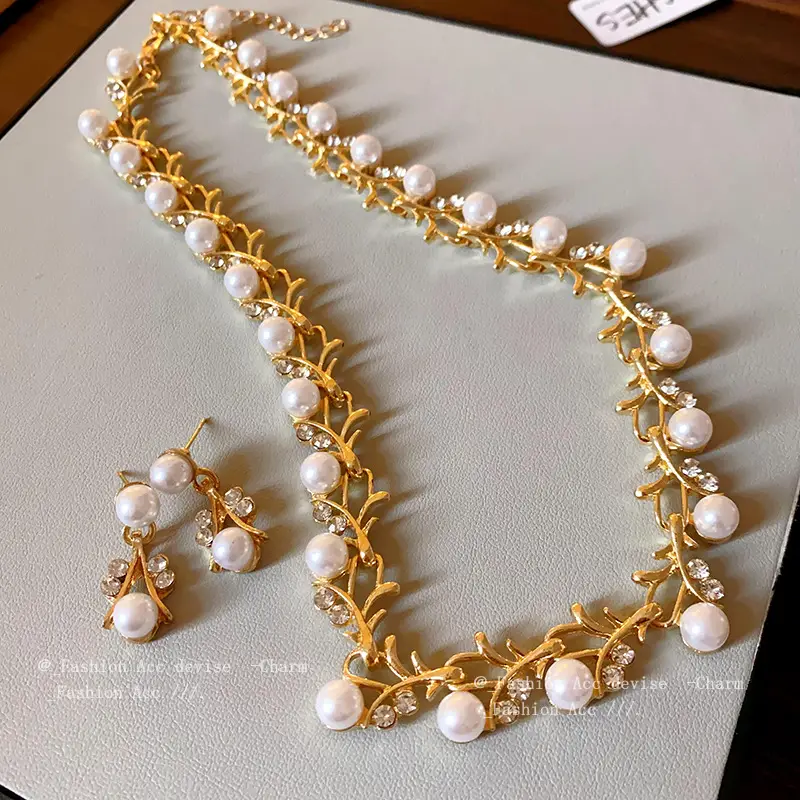 Gold Pearl Clavicle Necklace for Women