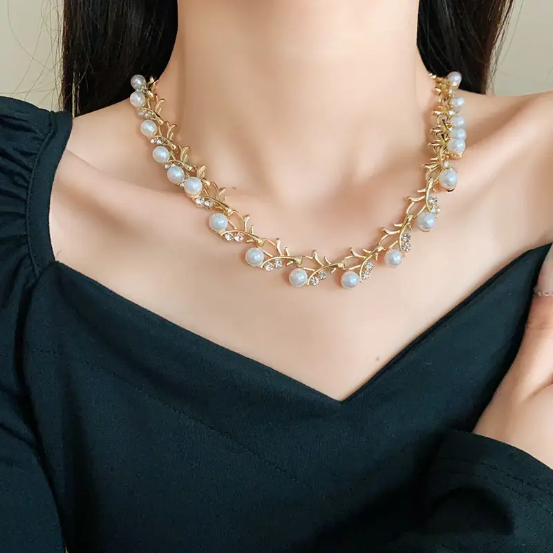 Gold Pearl Clavicle Necklace for Women — feature 17