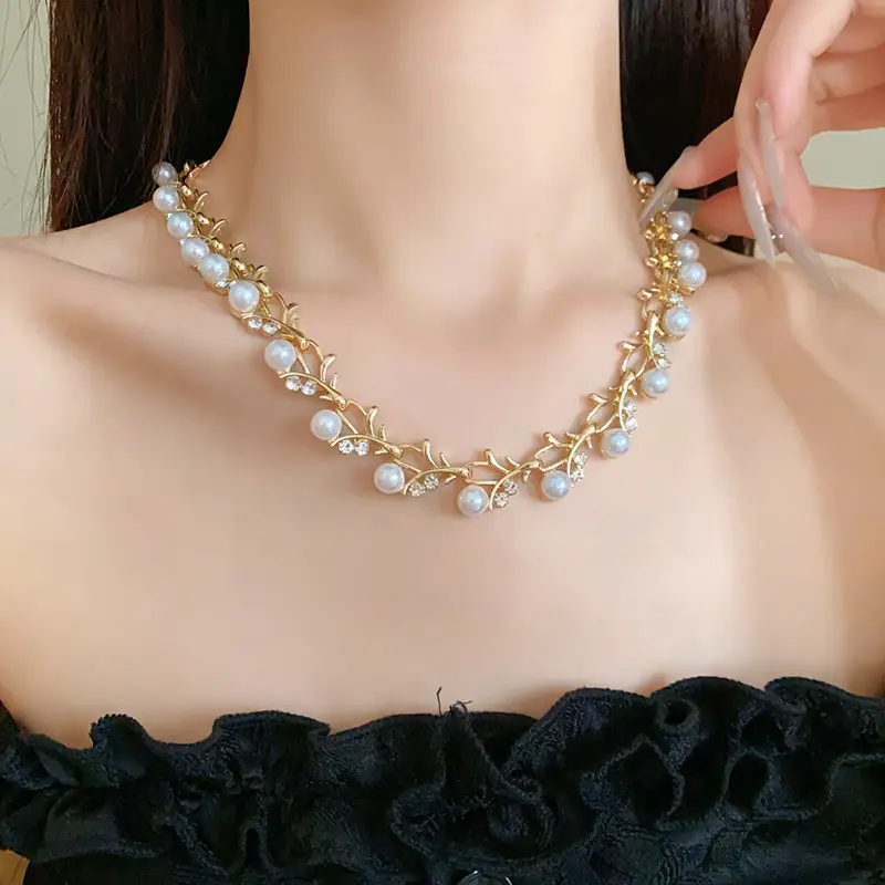Gold Pearl Clavicle Necklace for Women — feature 18