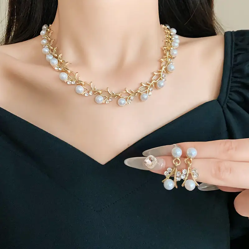 Gold Pearl Clavicle Necklace for Women — feature 2