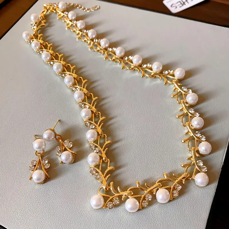 Gold Pearl Clavicle Necklace for Women — feature 7
