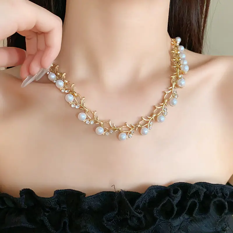 Gold Pearl Clavicle Necklace for Women — feature 8