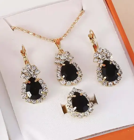 Heart Shaped 3-Piece Jewelry Set with Diamonds - Image 13