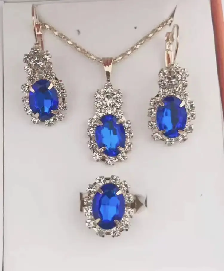 Heart Shaped 3-Piece Jewelry Set with Diamonds - Image 4