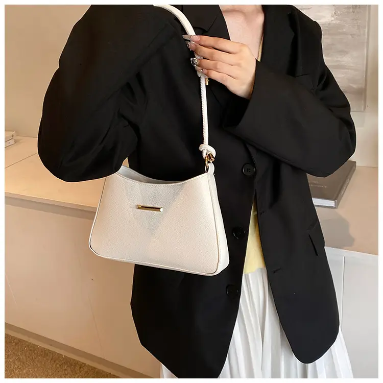 Black High-End Shoulder Bag for Women 2024 — feature 14