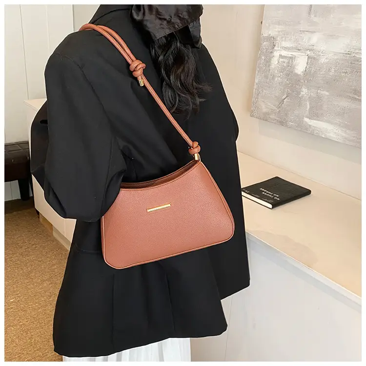 Black High-End Shoulder Bag for Women 2024 — feature 15