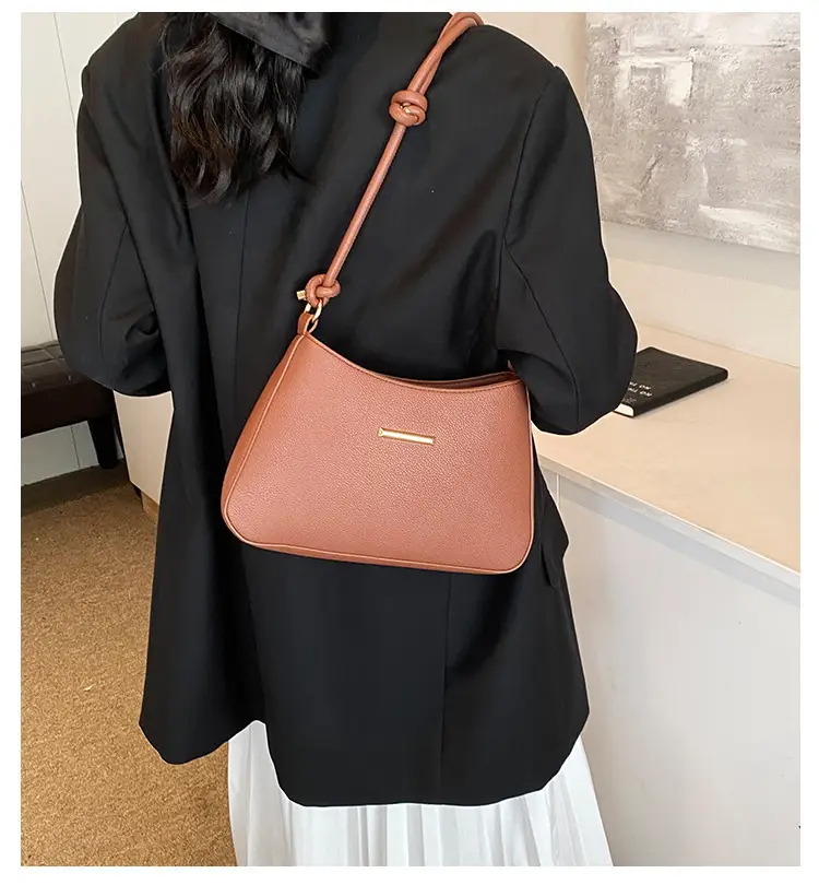Black High-End Shoulder Bag for Women 2024 — feature 2