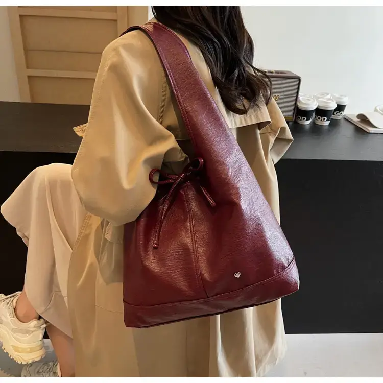 Large Capacity Women's Tote Bag Brown Leather 2024 — feature 18