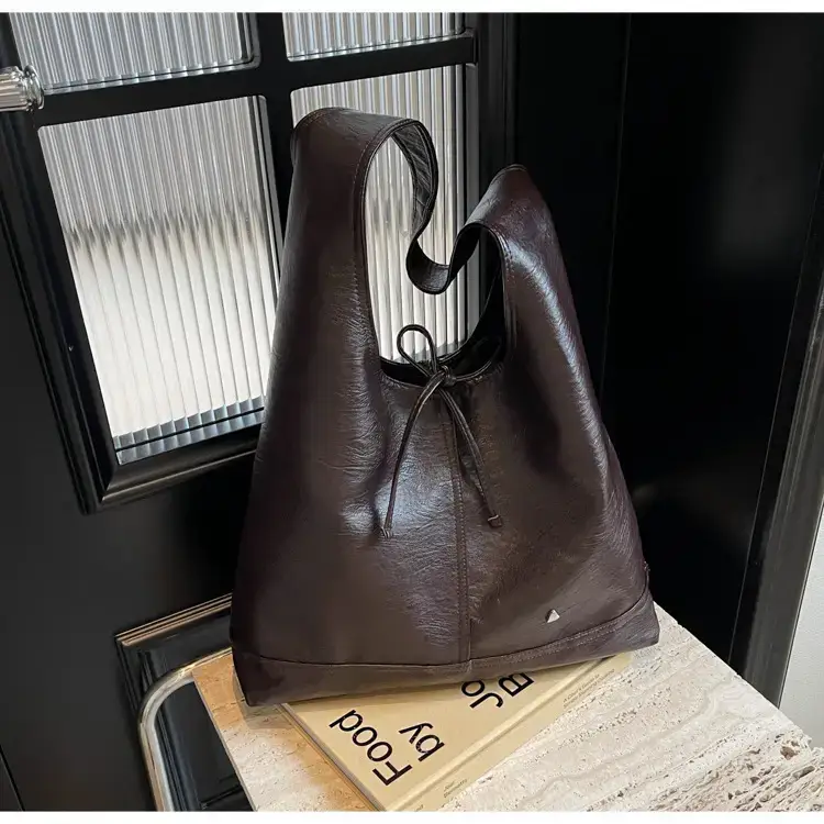 Large Capacity Women's Tote Bag Brown Leather 2024 — feature 31