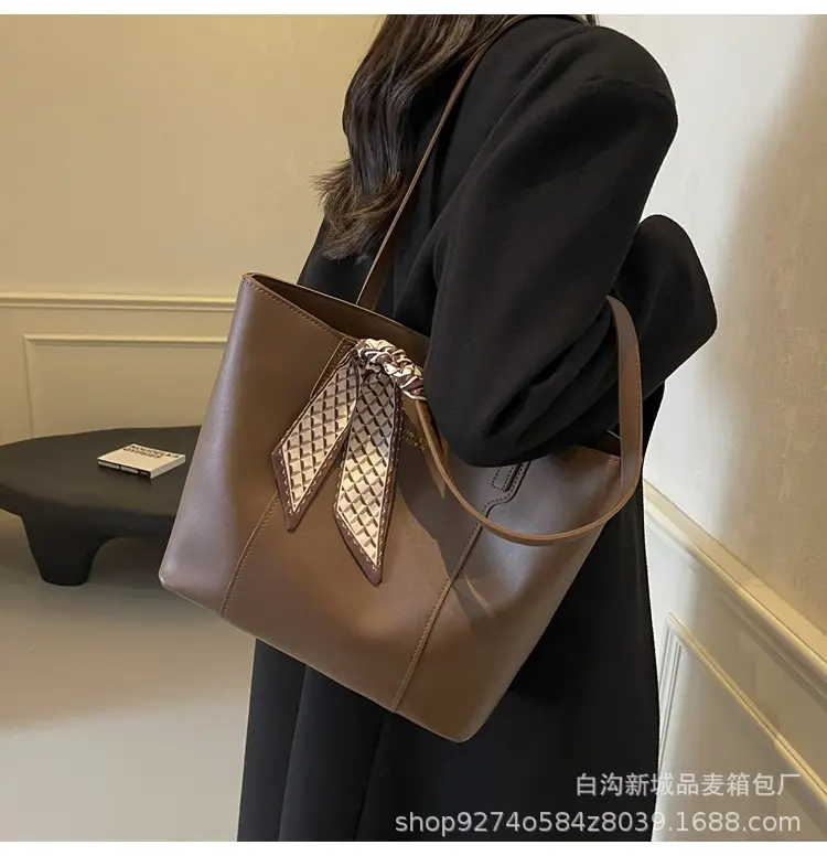 Vintage Style Large Shoulder Bag for Women 2026 — feature 15