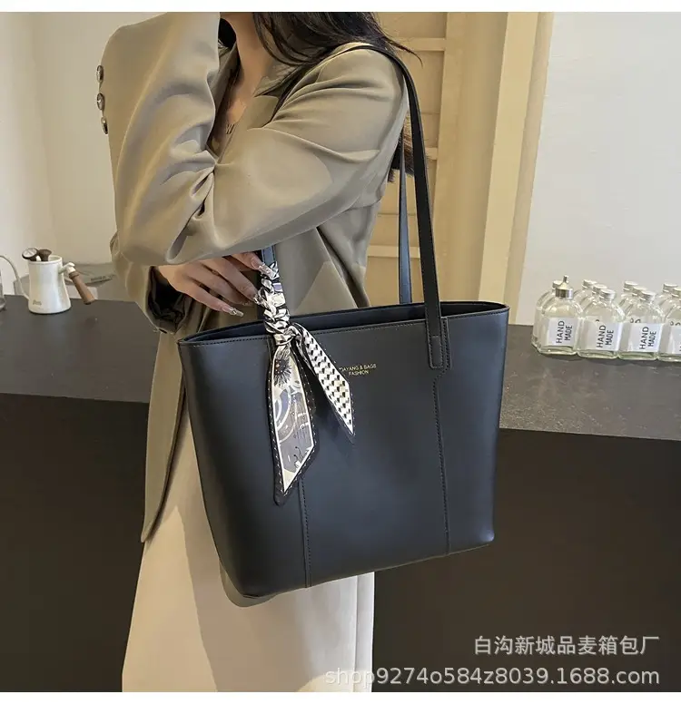 Vintage Style Large Shoulder Bag for Women 2026 — feature 20
