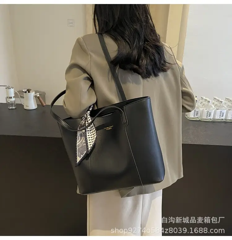 Vintage Style Large Shoulder Bag for Women 2026 — feature 21