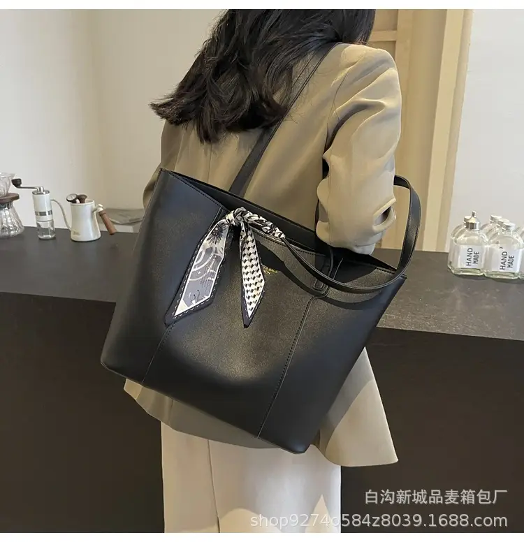 Vintage Style Large Shoulder Bag for Women 2026 — feature 22