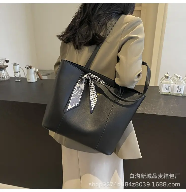Vintage Style Large Shoulder Bag for Women 2026 — feature 23