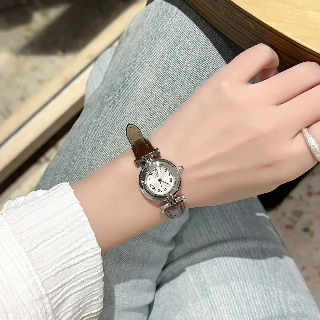 Niche Vintage Women's Watch Simple Casual Belt Exquisite Waterproof Student's Watch French Middle Small Dial Watch for Women — feature 3