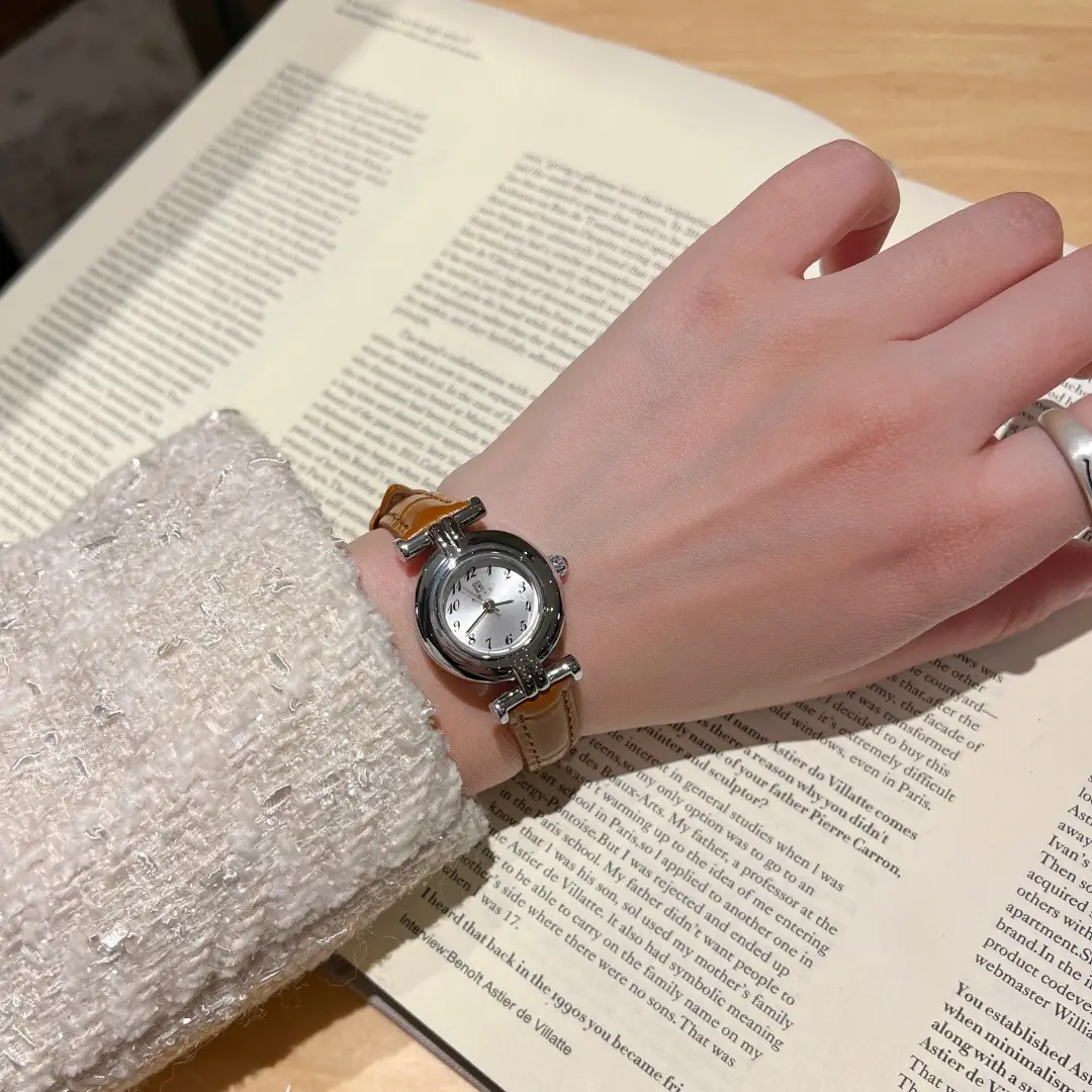 Niche Vintage Women's Watch Simple Casual Belt Exquisite Waterproof Student's Watch French Middle Small Dial Watch for Women — feature 33