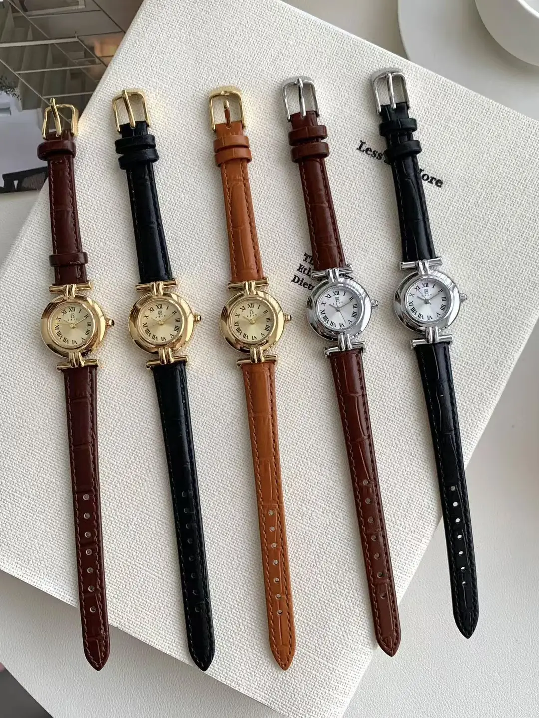 Niche Vintage Women's Watch Simple Casual Belt Exquisite Waterproof Student's Watch French Middle Small Dial Watch for Women — feature 7