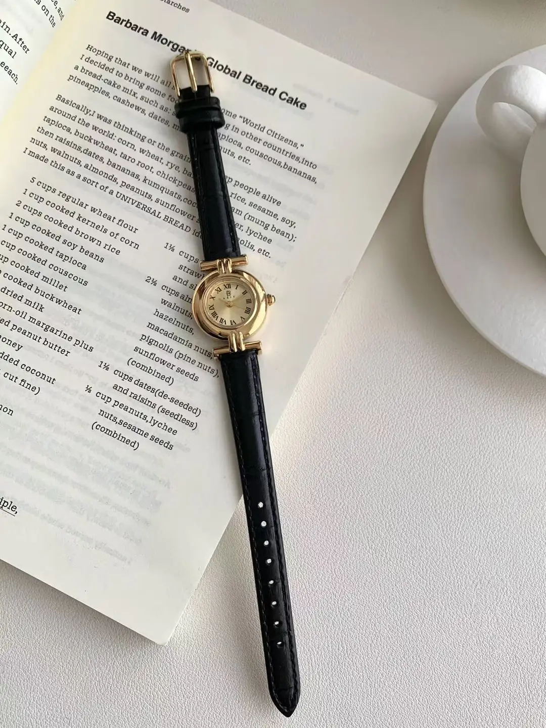 Niche Vintage Women's Watch Simple Casual Belt Exquisite Waterproof Student's Watch French Middle Small Dial Watch for Women — feature 8