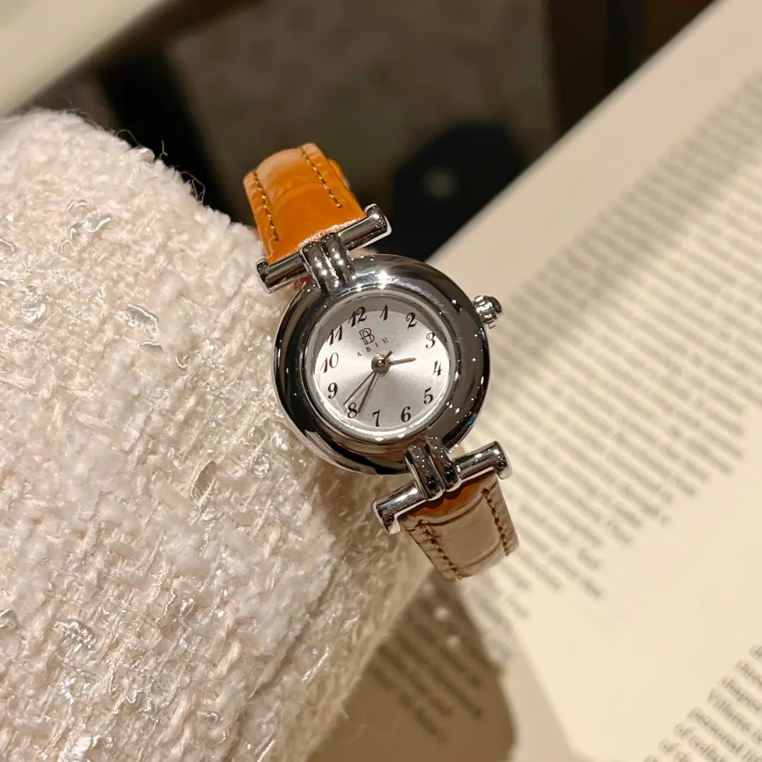 Niche Vintage Women's Watch Simple Casual Belt Exquisite Waterproof Student's Watch French Middle Small Dial Watch for Women