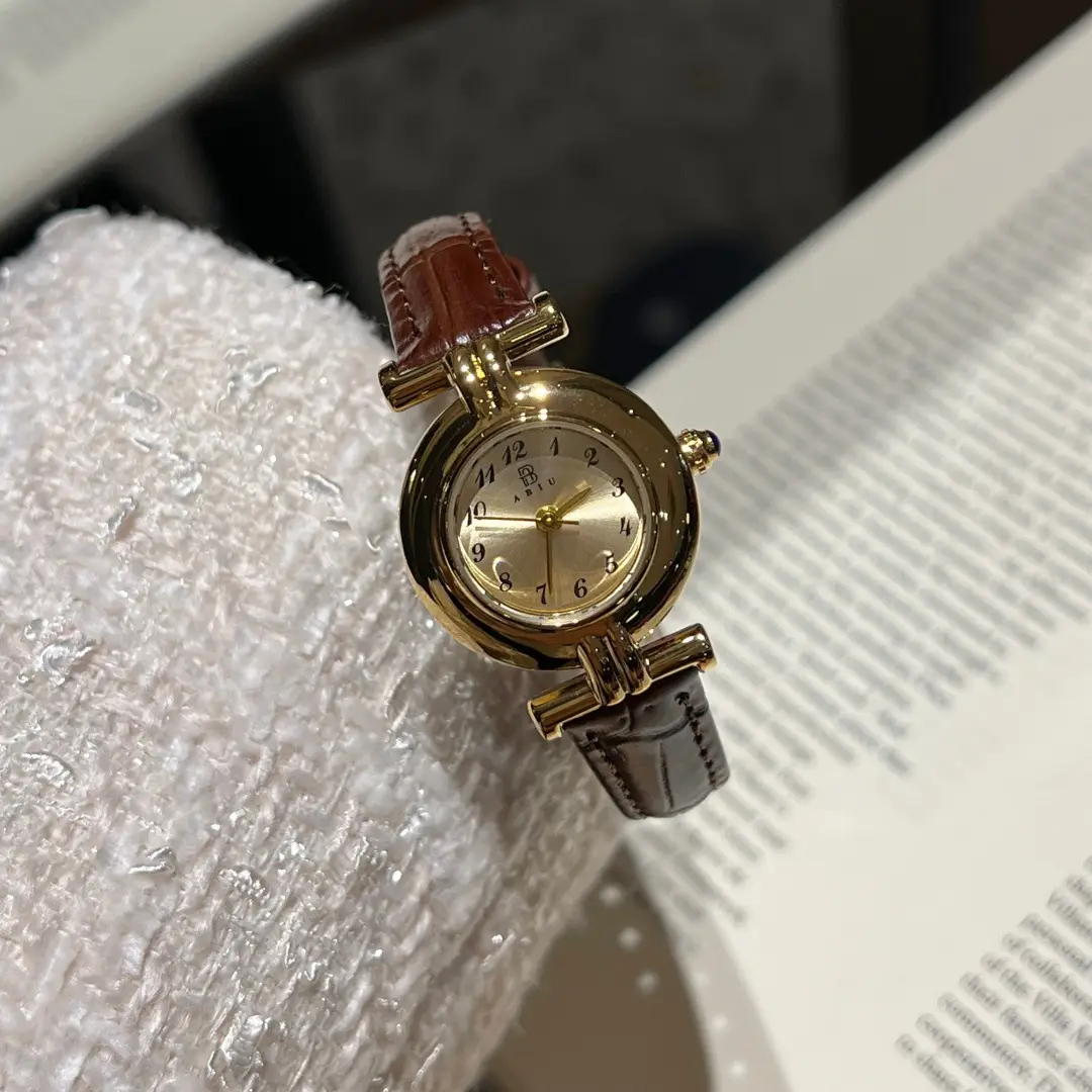 Niche Vintage Women's Watch Simple Casual Belt Exquisite Waterproof Student's Watch French Middle Small Dial Watch for Women
