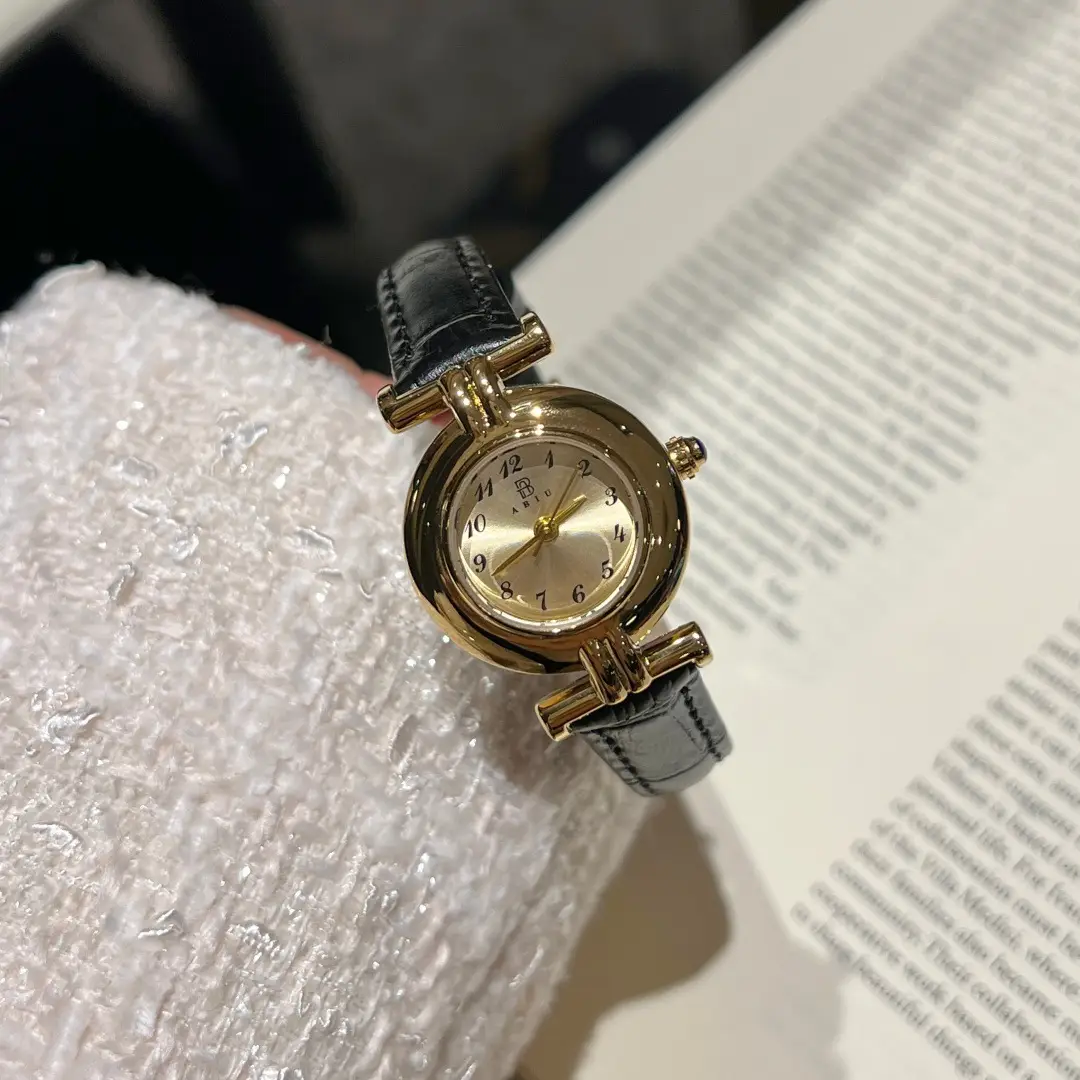 Niche Vintage Women's Watch Simple Casual Belt Exquisite Waterproof Student's Watch French Middle Small Dial Watch for Women