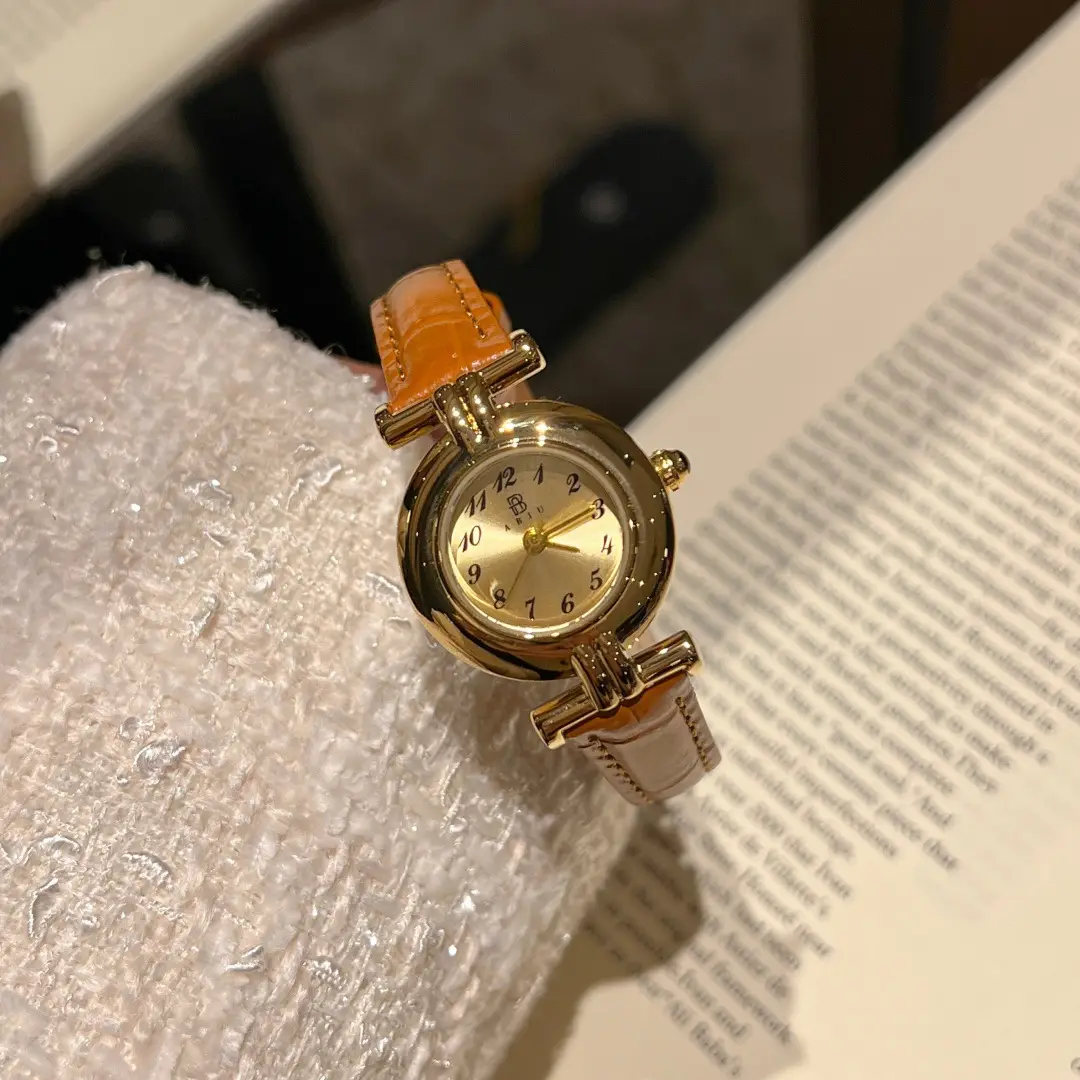 Niche Vintage Women's Watch Simple Casual Belt Exquisite Waterproof Student's Watch French Middle Small Dial Watch for Women