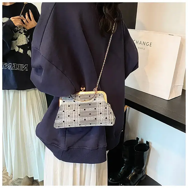 Women's Shell Bag with Chain & Wave Point Design — feature 12