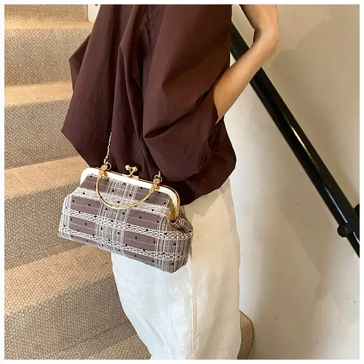 Women's Shell Bag with Chain & Wave Point Design — feature 19