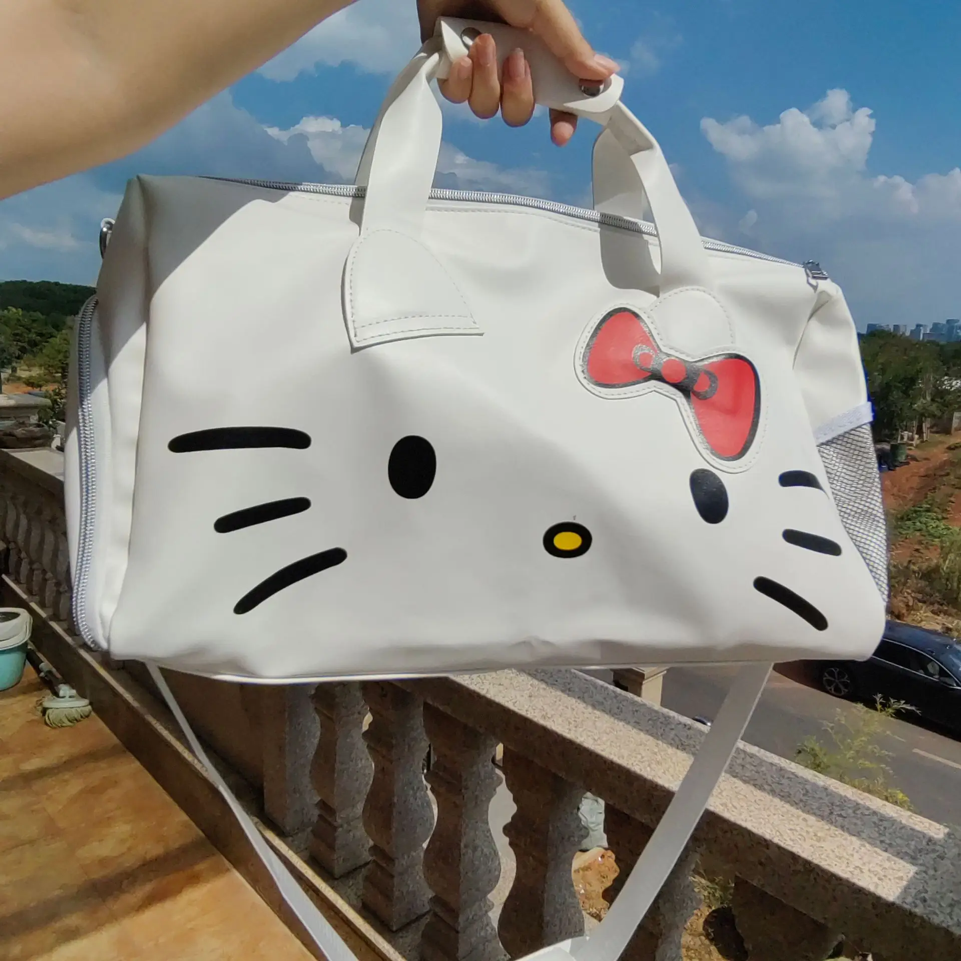 Hello Kitty Travel Bag White Large Capacity Crossbody — feature 1