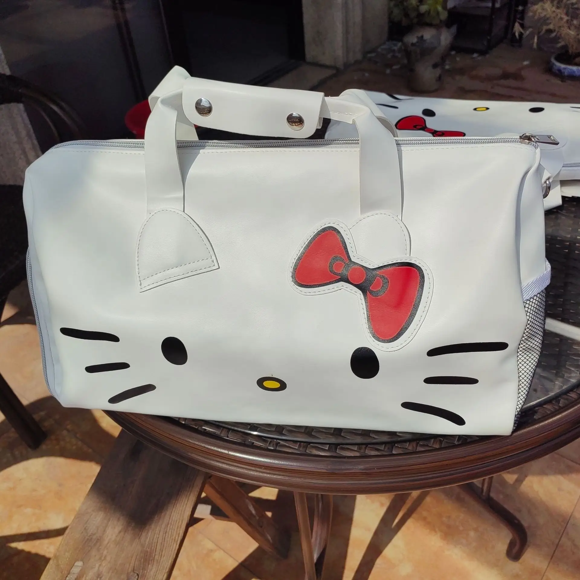 Hello Kitty Travel Bag White Large Capacity Crossbody — feature 3