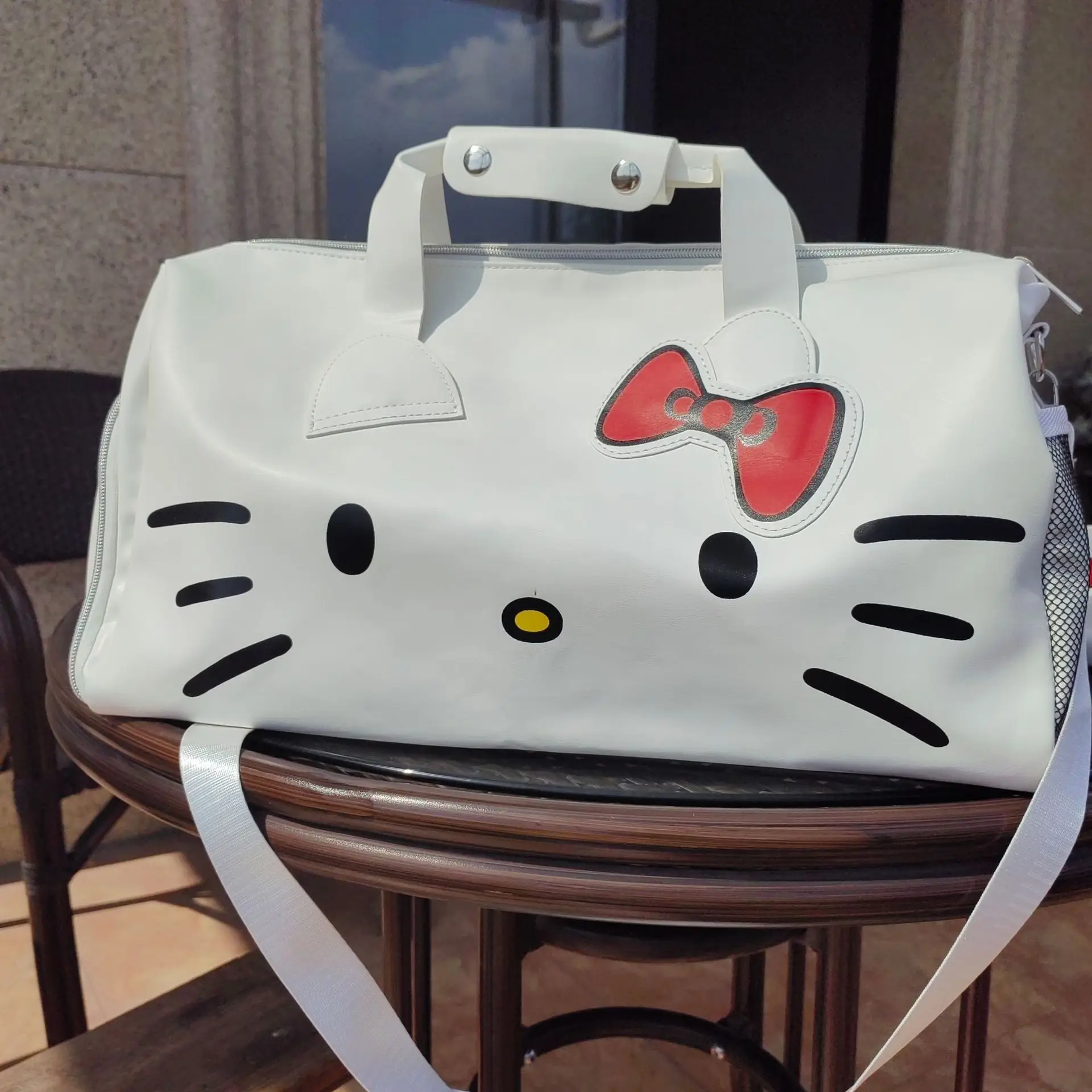 Hello Kitty Travel Bag White Large Capacity Crossbody — feature 5