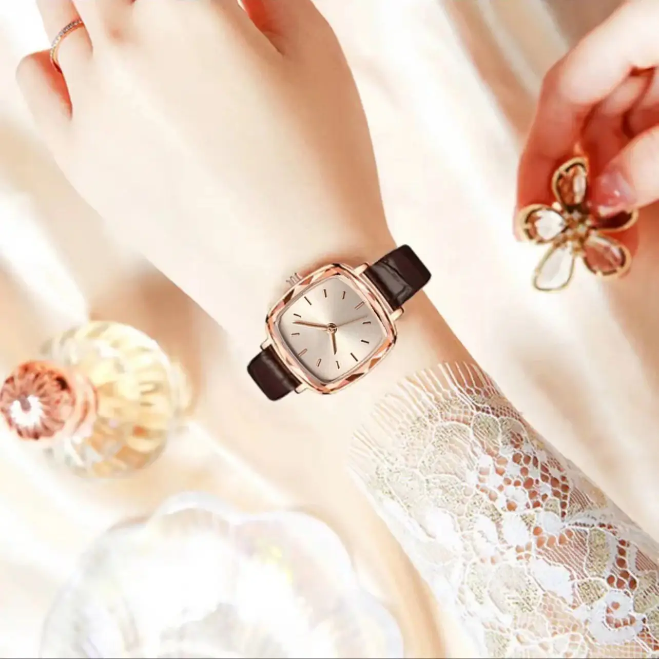 Rose Gold Analog Wristwatch with Chain Strap - Image 6
