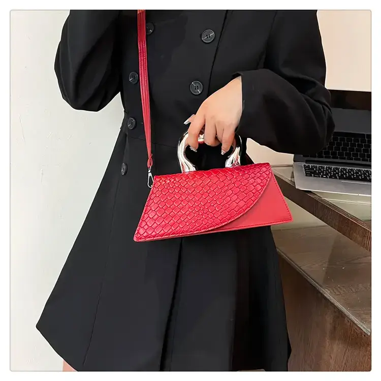 Women's Black Croc Leather Shoulder Bag 2024 New — feature 25