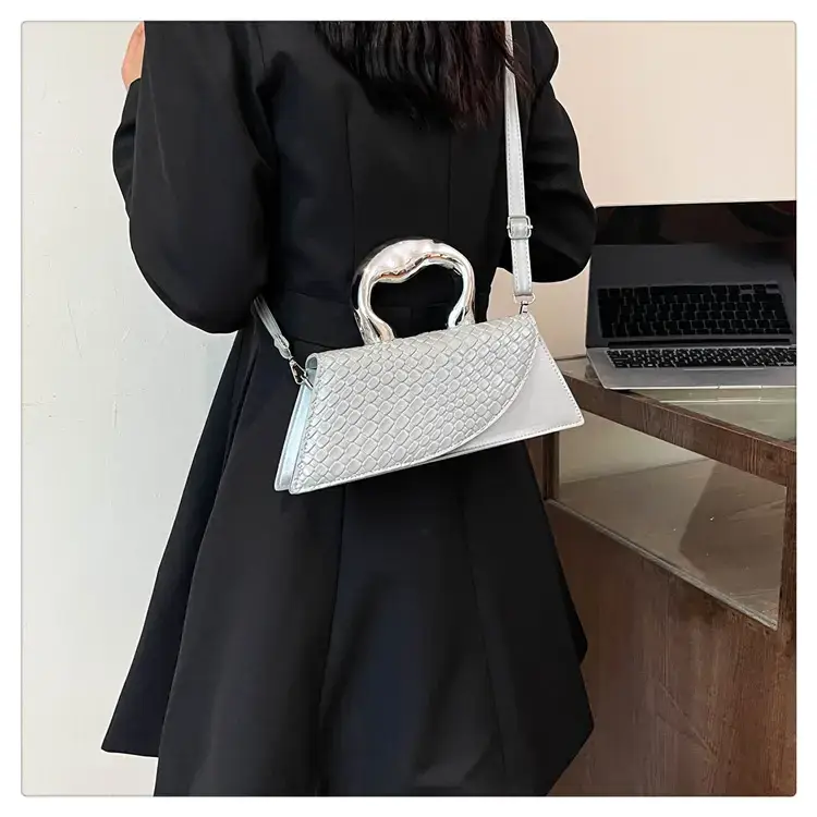Women's Black Croc Leather Shoulder Bag 2024 New — feature 26