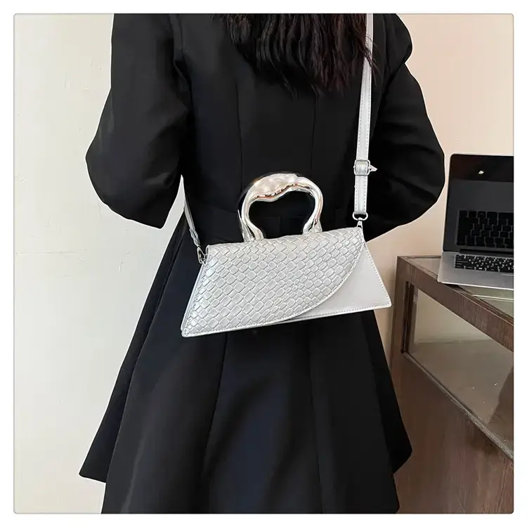 Women's Black Croc Leather Shoulder Bag 2024 New — feature 27