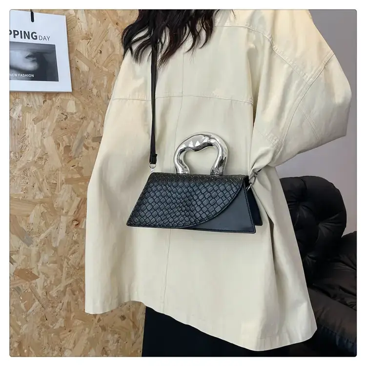Women's Black Croc Leather Shoulder Bag 2024 New — feature 28