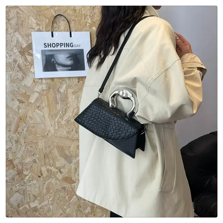 Women's Black Croc Leather Shoulder Bag 2024 New — feature 29