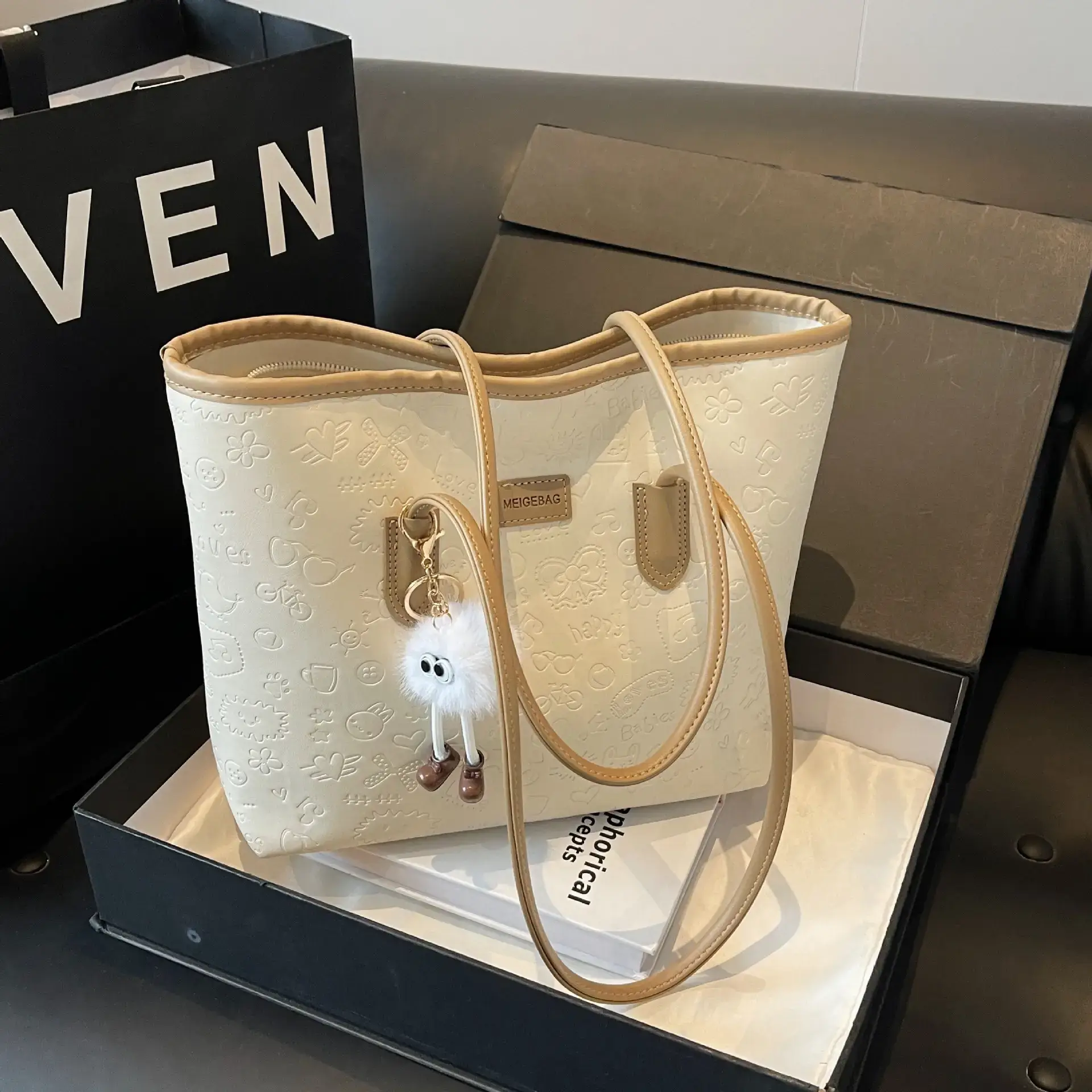 Women's Large Capacity Tote Bag with Cute Charm — feature 1