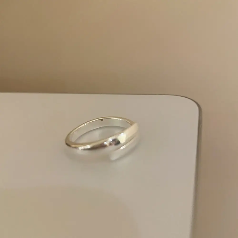 Niche Retro S925 Sterling Silver Plain Ring Ring Women's Color-free Light Luxury High-end Finger Ring All-match Open Ring