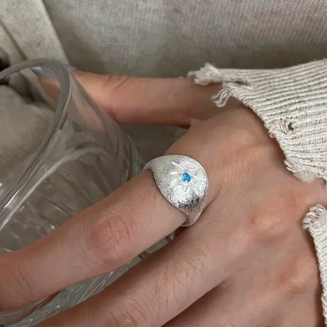 Niche Retro S925 Sterling Silver Plain Ring Ring Women's Color-free Light Luxury High-end Finger Ring All-match Open Ring