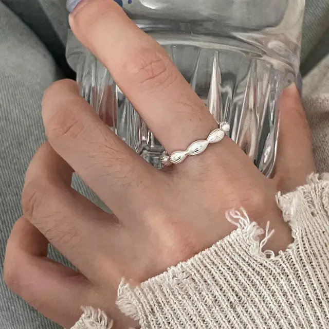 Niche Retro S925 Sterling Silver Plain Ring Ring Women's Color-free Light Luxury High-end Finger Ring All-match Open Ring