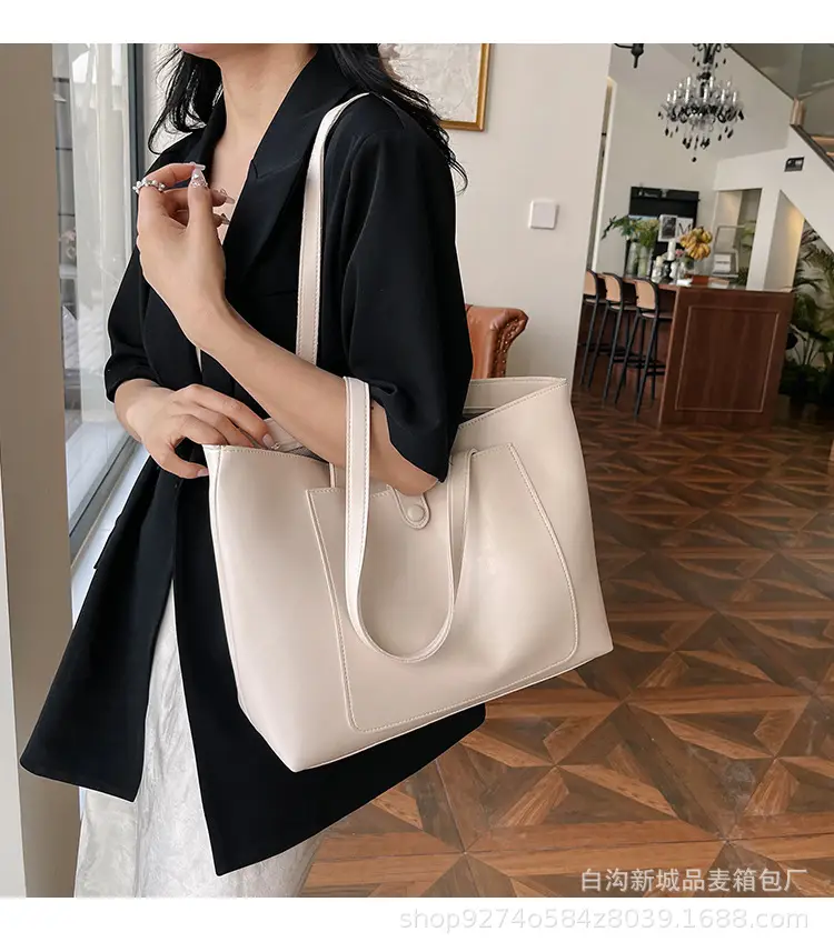 Women's Beige Large Capacity Shoulder Bag 2026 — feature 1