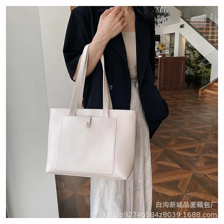 Women's Beige Large Capacity Shoulder Bag 2026 — feature 12