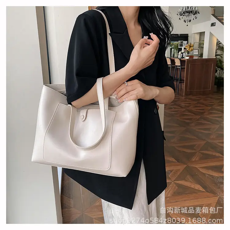 Women's Beige Large Capacity Shoulder Bag 2026 — feature 13